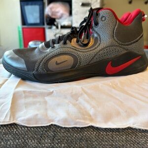 Size 13- EUC Nike Fly.By 2 Mid Anthracite Gym Red Men’s